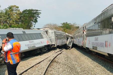 Kecelekaan Kereta di Kulon Progo: Argo Semeru dan Argo Willis  Tabrakan!