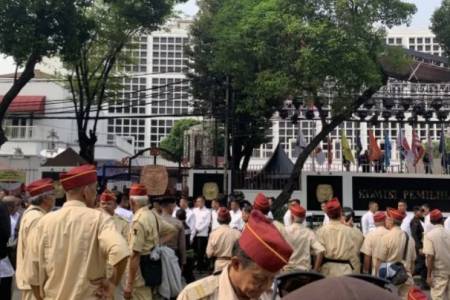 Ratusan Pendukung Pasangan Capres-Cawapres Prabowo Subianto-Gibran Rakabuming Padati Kawasan Imam Bonjol