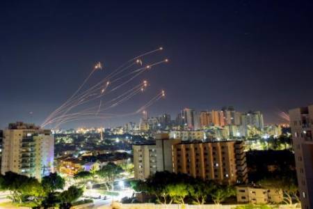 Sebuah Video Viral!  Rudal Iron Dome Israel Malfungsi, Berbalik Hantam Rumah Sakit di Tel Aviv