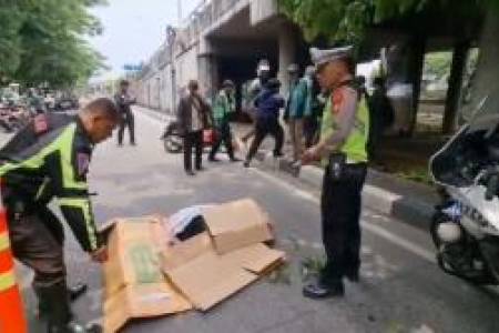 Mobil Satpol PP Ugal-ugalan, Ojol Tewas Terpental Jatuh dari Flyover Sunter