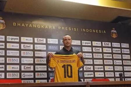 Resmi! Radja Nainggolan Dikontrak Bhayangkara FC