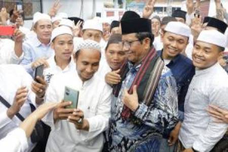 Cawapres Mahfud MD: Santri Wajib Jaga NKRI