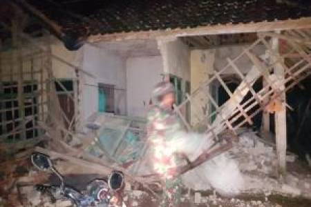 Dampak Gempa Garut Semalam: Masjid dan Warga Rumah di Sukabumi Rusak! 
