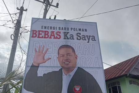 Baliho Andi Bebas Manggazali Bertuliskan "Energi Baru Polman, Bebas Ka Saya" Tersebar di Polewali.Mandar