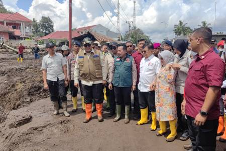 PMI Salurkan Bantuan 10 Tangki Air ke Korban Banjir Bandang dan Longsor di Sumatera Barat