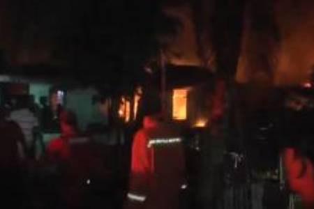 Kebakaran Hebat landa Asrama TNI AD di Kalidoni Palembang, 11 Rumah Ludes Terbakar 