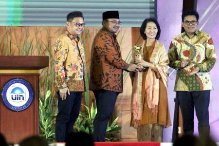 Mendiang Cak Nur Raih IKALUIN Award Lifetime Achievement