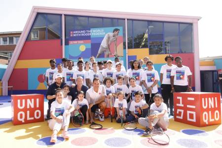 UNIQLO Dukung Komunitas Muda di Paris Melalui Kegiatan Around the World with Roger Federer