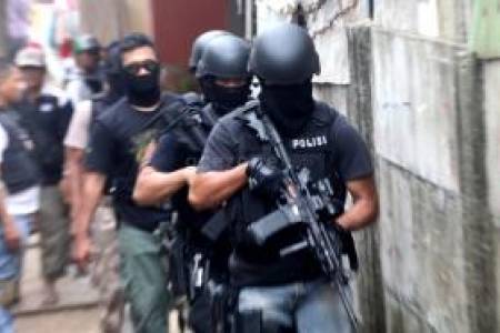 Tim Densus 88 Antiteror Tangkap Terduga Terorisme di Karawang