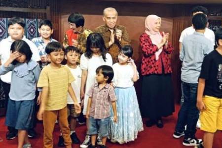 Konsul Jendral RI di Hongkong Yul Edison Dapat Penghargaan Jadi Sahabat Anak