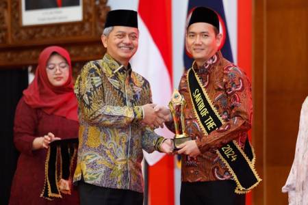 Ketua KPI Pusat Dinobatkan sebagai Santri Inspiratif 2024