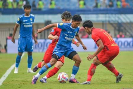 Liga 1 2024/2025: Persib Bandung Terkam Persija Jakarta 2-0