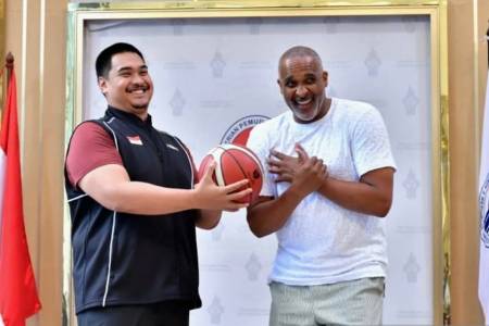 Menpora Dito Sambut Gembira Phil Handy Melatih Pelatih Basket Indonesia