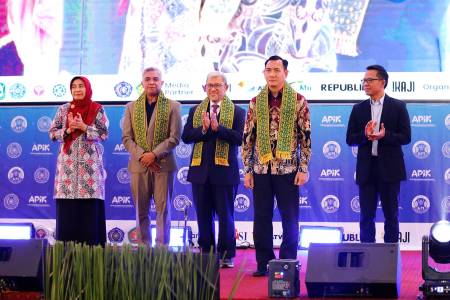 Membangun Konektivitas Internasional Industri Penyiaran Menghadapi Tantangan Revolusi Media Digital