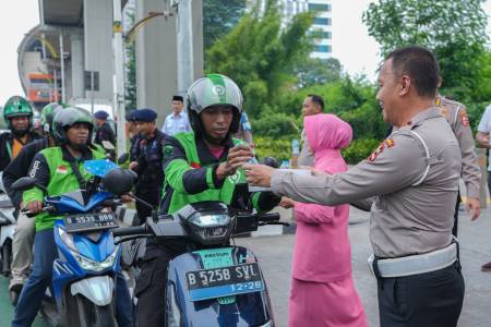 Dukung Kualitas Gizi Masyarakat, Korlantas Polri Galakkan  Program "Jumat Berkah"