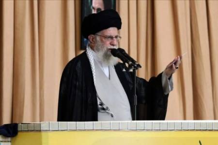 Pemimpin  Iran Ayatullah Ali Khamenei AS dan Israel dengan Balasan yang Menghancurkan