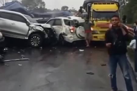 BREAKING NEWS : Puluhan Mobil Hancur Terlibat Kecelakan di Tol Cipularang KM 92