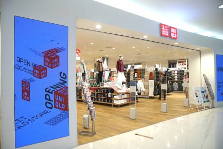 UNIQLO Senayan City, Tampil Lebih Segar Dan Hadirkan Layanan RE.UNIQLO STUDIO dan UTme!