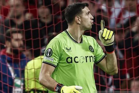 Emiliano Martinez Raih The Best FIFA Award 2024 