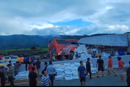 Tol Maut Pandaan-Malang Kembali Telan Korban, Bus Hantam Truk 4 Tewas