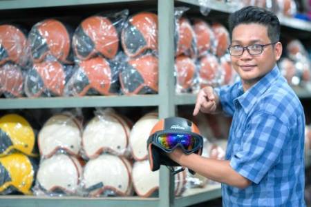 Pengusaha Helm Anak Berdayakan Lebih dari 250 Orang Jadi Karyawan