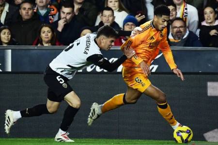 Liga Spanyol: Real Madrid Kandaskan Valencia  2-1