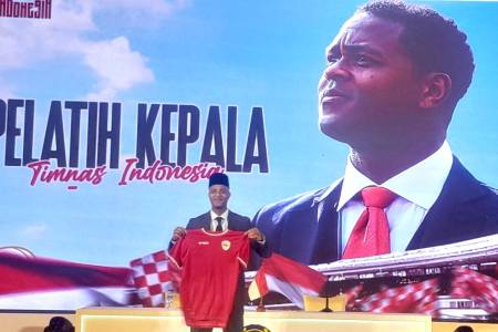 Metamorfosis  Indonesia: Skema dan "Total Football" Kluivert