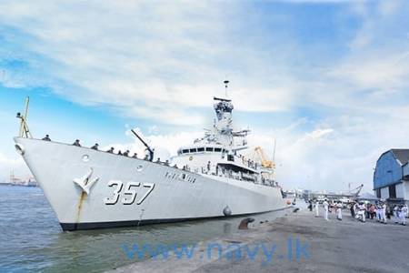 KRI Bung Tomo-357 Singgah di Sri Lanka Menuju Latihan Multinasional AMAN-25