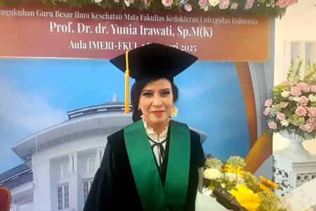 UI Resmi Kukuhkan Prof. Yunia Irawati Jadi Guru Besar Kesehatan Mata FKUI