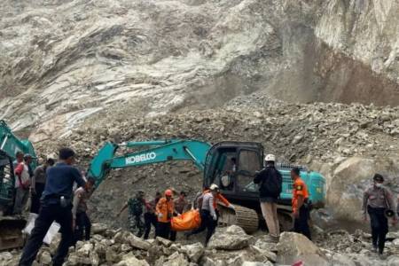 Korban Tambang Longsor di Cirebon Jadi 17 Orang