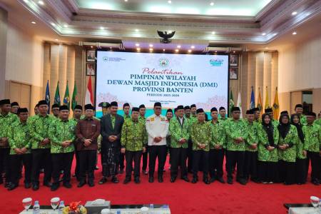 Jusuf Kalla Lantik KH. Bunyamin Mufid Sebagai Ketua PW DMI Banten di Pendopo Gubernur
