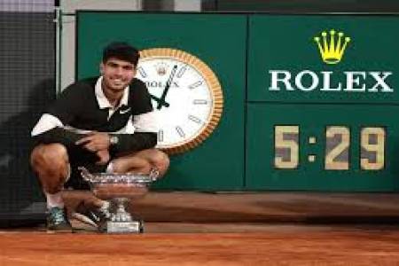 Alcaraz Juara Perancis Terbuka Dalam Pertarungan Epik Lima Setengah Jam