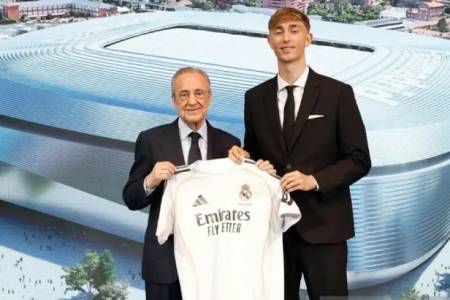 Real Madrid Resmi Perkenalkan Rekrutan Terbaru,  Bek Tengah Dean Huijsen