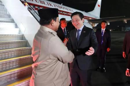 Tiba di Singapura, Presiden Prabowo Disambut Langsung PM Lawrence Wong