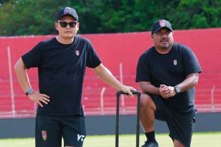 Resmi,  Malut United Berhentikan Imran Nahumarury dan Yeyen Tumena, Ini Masalahnya!