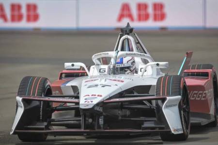 Pembalap Tim Andretti, Jake Dennis Rebut Pole Position Putaran ke-12 Kejuaraan Dunia Formula E musim 2024/2025 di JIEC Ancol 