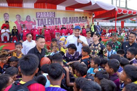 Menpora Kunker ke Dharmasraya Sumbar dan Hadiri Parade Talenta Olahraga di Stadion Mauliwarmadewa