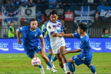 Laga Pembuka Piala Presiden 2025: Port FC Redam Tuan Rumah Persib Bandung  2-0