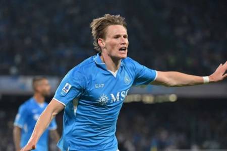 Liga Italai: Jay Idzes Belum Main, Sassuolo Dihajar Napoli 0-2