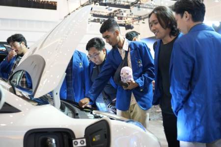 Education Day di GIIAS SURABAYA 2025 Ajak Mahasiswa Mengenal Inovasi dan Teknologi Otomotif Terkini