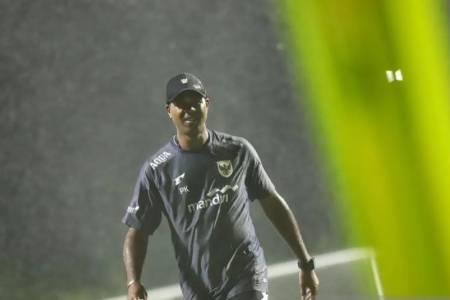 Laga Uji Coba: Patrick Kluivert Sesalkan Kuwait Batalkan Lawan Timnas Indonesia