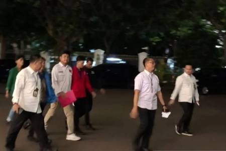 Mahasiswa Suarakan Aspirasi di Istana Megara