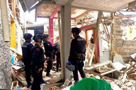 Gegana Polda Metro Jaya Tangani Ledakan Gas di Pondok Cabe Ilir