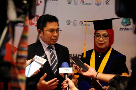 Kerja Sama STIAMI-TransJakarta Warnai Wisuda ke-48, Halte Rawa Selatan Resmi Berganti Nama