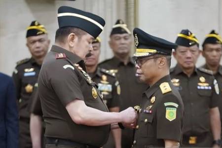 Jaksa Agung Lantik Jambin dan Staf Ahli