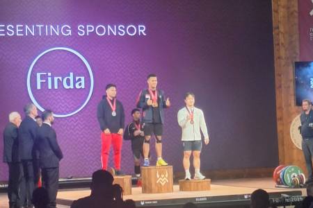 Menpora Erick Apresiasi Prestasi Rizky Juniansyah Raih Medali Emas dan Pecah Rekor Kelas 79 Kg di IWF World Championship 2025