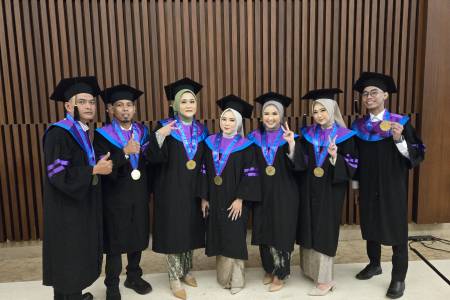 Wisuda ke-18  UMT  2025: Rektor Ajak Lulusan Jadi Agen Perubahan dan Berkarakter Unggul 