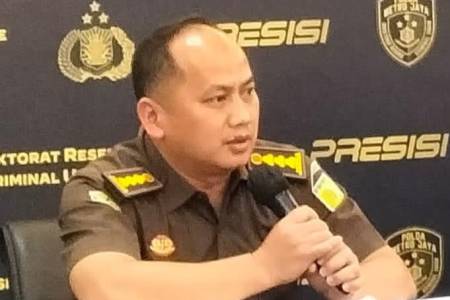 Paspor Dicabut Status Riza Chalid dan Jurist Tan Tetap WNI