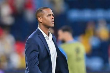 Patrick Kluivert Dipecat