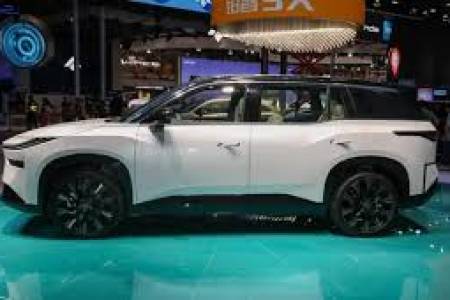 Toyota Luncurkan SUV Listrik bZ3X Versi Setir Kanan di Hong Kong